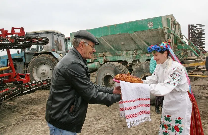 Праздник первой борозды прошел в Калинковичском районе